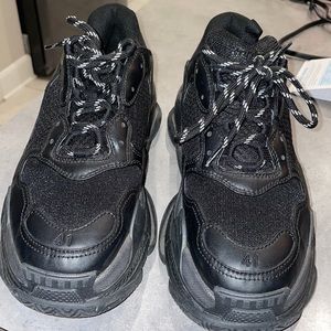 Balenciaga
Triple S Mesh sneaker size USA 8 Men/41 EUR